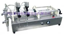 Pneumatic filling machine with two heads